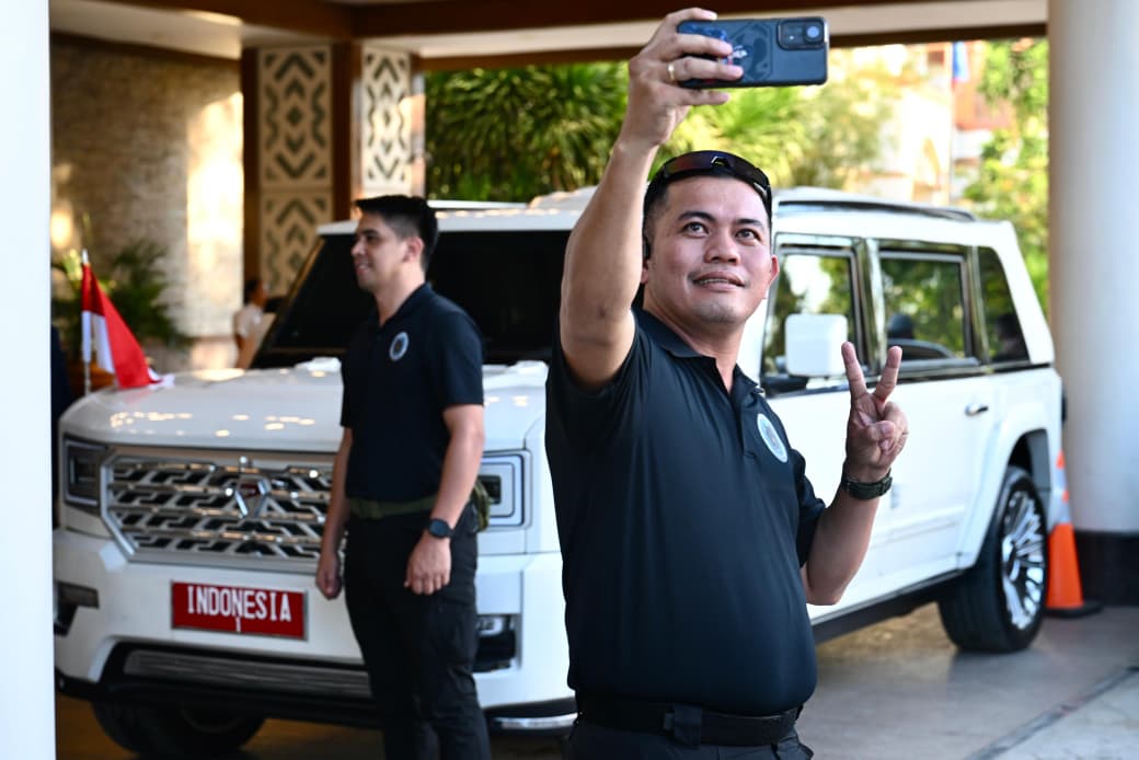 Kendaraan Presiden RI, Maung menjadi salah satu simbol yang paling banyak menarik perhatian di sekitar lokasi KTT.  (BeritaNasional/Elvis/HO Biro Pers Istna/Cahyo)