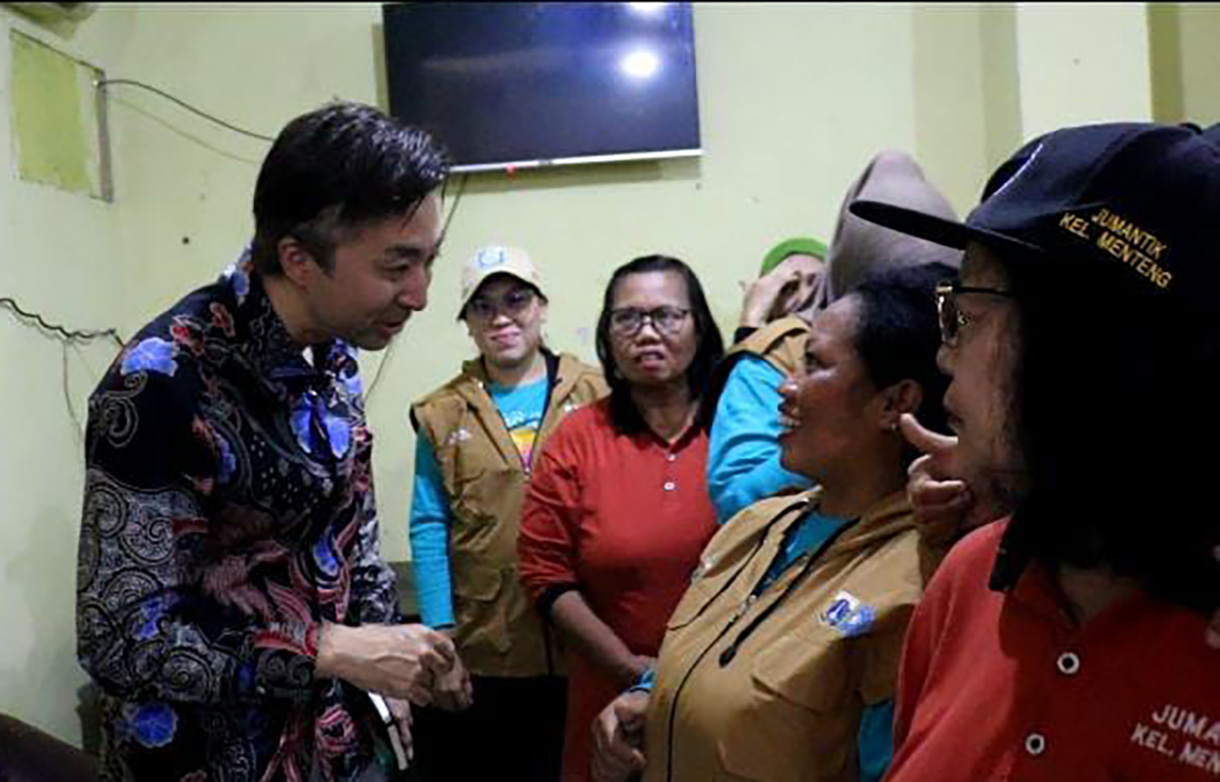 Polsek Metro Menteng mendampingi delegasi Kepolisian Jepang meninjau lingkungan RW 08 Menteng Jaya dalam rangka studi banding sistem pengamanan wilayah, Jakarta,Kamis (29/1/2026).  (Beritanasional.com/Oke Atmaja)