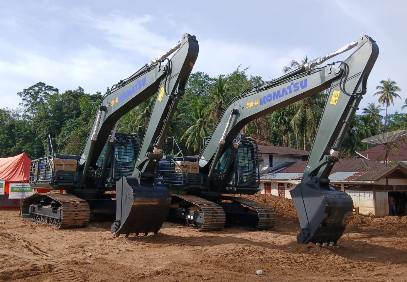 TNI kerahkan alat berat untuk pemulihan pasca bencana banjir dan longsor di Tapanuli Tengah. (BeritaNasional/Elvis/HO Dispenad)