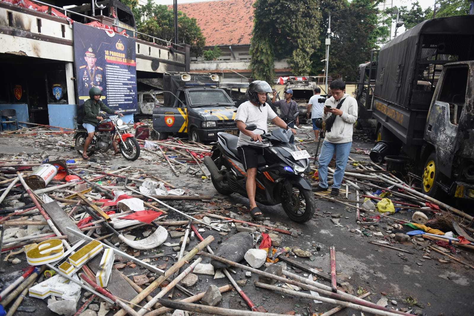 Kerusakan Polres Jakarta Timur Kondisi Polres Jakarta Timur yang dirusak massa aksi. (BeritaNasional/Elvis Sendouw)