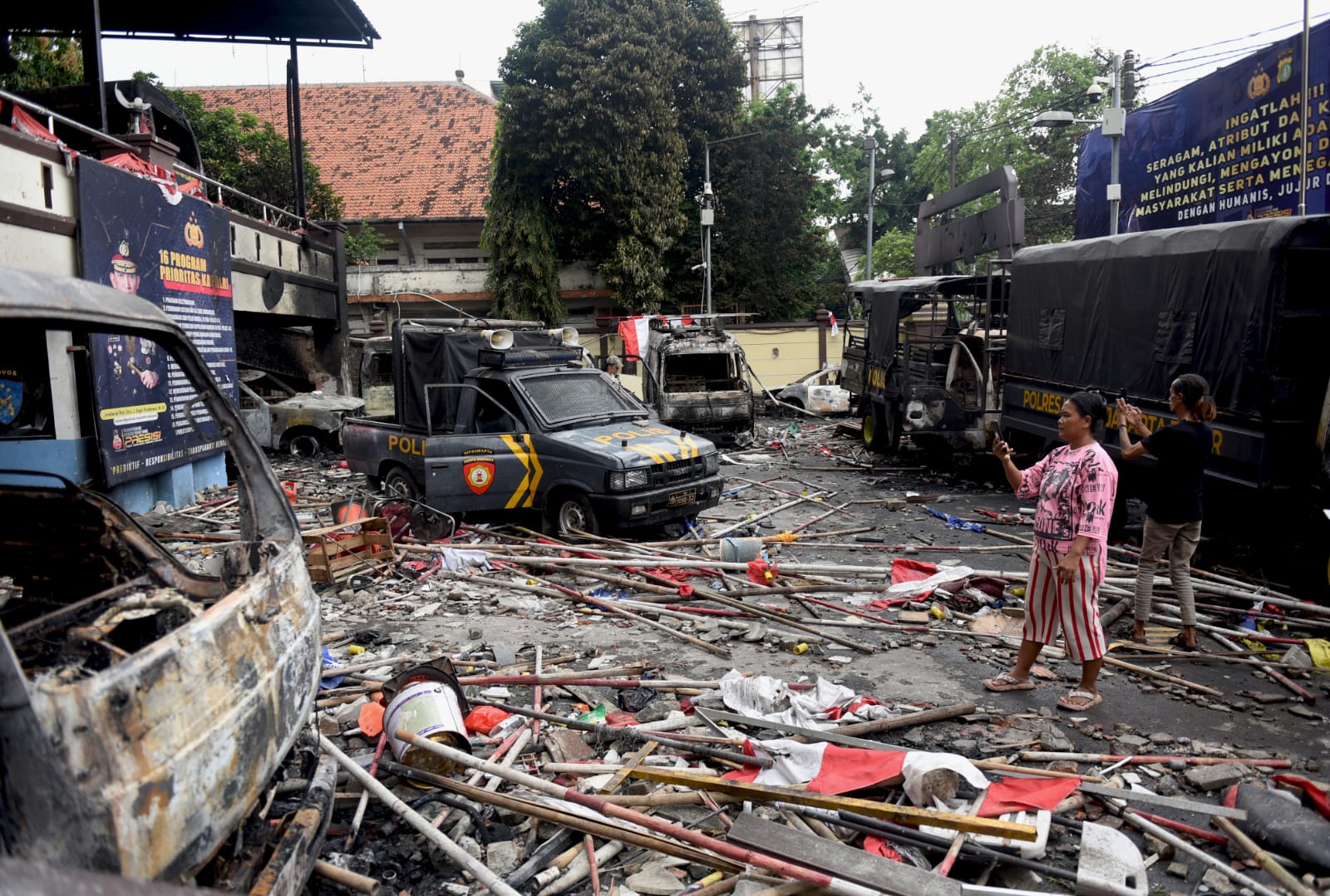 Kerusakan Polres Jakarta Timur Kondisi Polres Jakarta Timur yang dirusak massa aksi. (BeritaNasional/Elvis Sendouw)