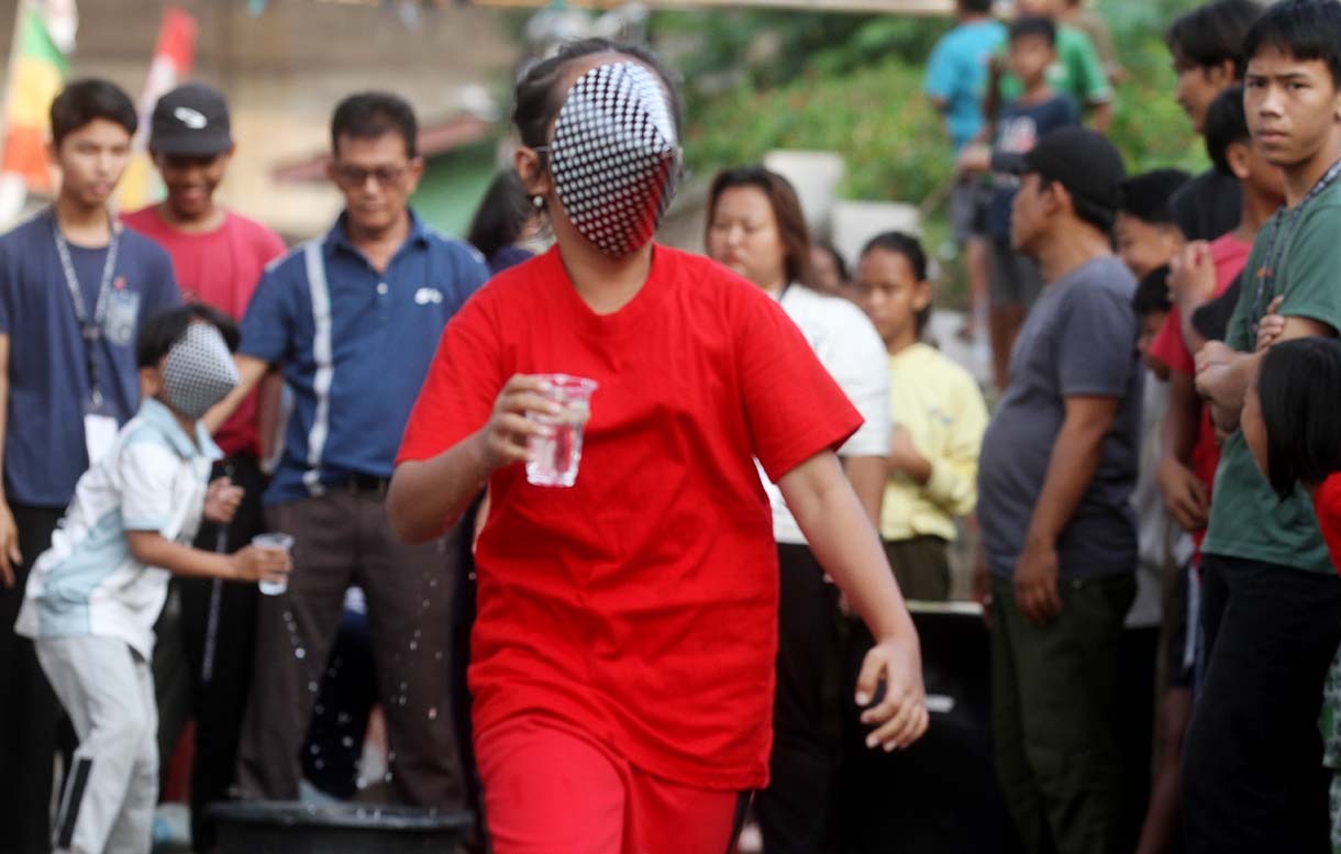 Keseruan Lomba HUT ke-80 RI di Menteng Jaya Warga mengikuti lomba HUT ke-80 RI di Menteng Jaya, Jakarta, Minggu (24/8/2025). (Beritanasional.com/Oke Atmaja)
