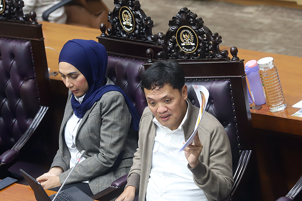 Ketua Komisi III DPR Habiburokhman didampingi wakil pimpinan dan anggota komisi III memberikan keterangan pers terkait RUU Penyesuaian Pidana. (BeritaNasional/Elvis Sendouw)