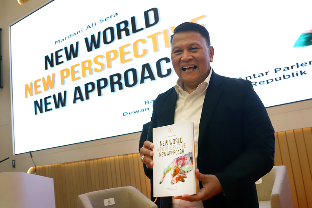 Ketua BKSAP DPR Luncurkan Buku Tatanan Dunia Baru Peluncuran buku "New World, New Perspective, New Approach". (BeritaNasional/Elvis Sendouw)