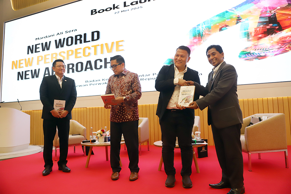 Ketua BKSAP DPR Luncurkan Buku Tatanan Dunia Baru Peluncuran buku "New World, New Perspective, New Approach". (BeritaNasional/Elvis Sendouw)
