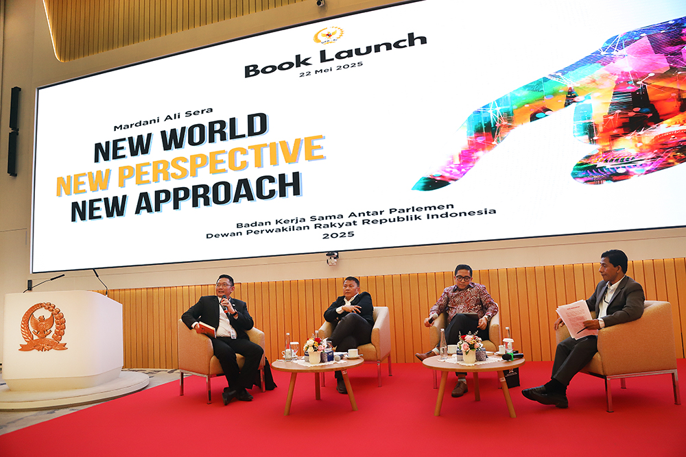 Ketua BKSAP DPR Luncurkan Buku Tatanan Dunia Baru Peluncuran buku "New World, New Perspective, New Approach". (BeritaNasional/Elvis Sendouw)