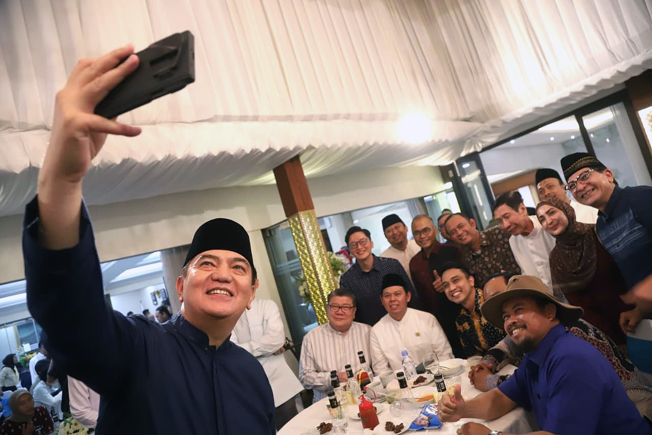 Ketua Dewan Perwakilan Daerah (DPD) RI, Sultan Baktiar Najamudin, menggelar acara buka puasa bersama (bukber) dengan insan pers. (BeritaNasional/Elvis Sendouw)