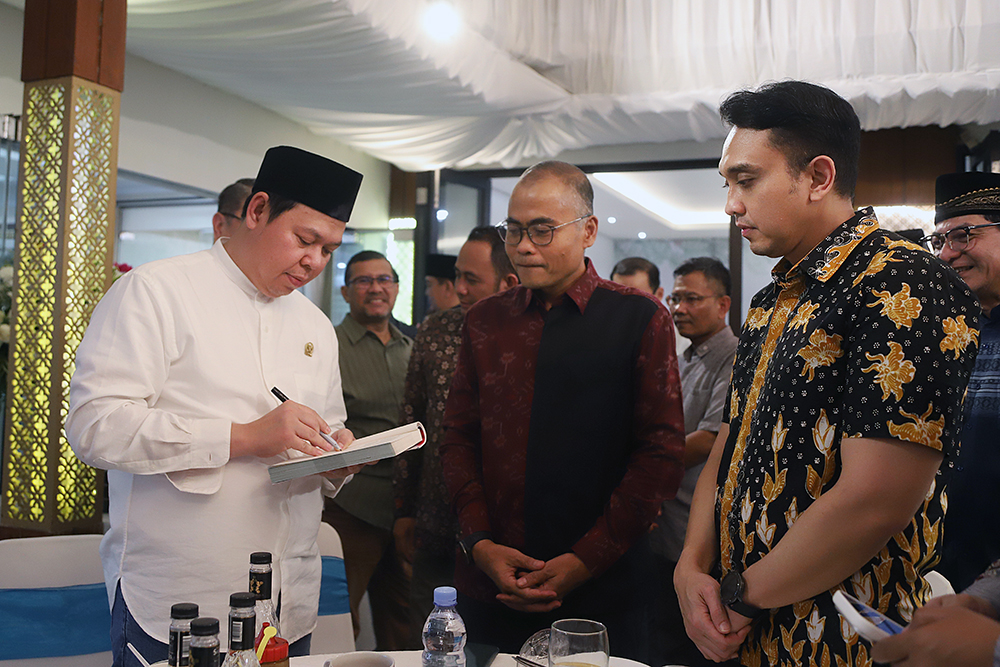 Ketua Dewan Perwakilan Daerah (DPD) RI, Sultan Baktiar Najamudin, menggelar acara buka puasa bersama (bukber) dengan insan pers. (BeritaNasional/Elvis Sendouw)