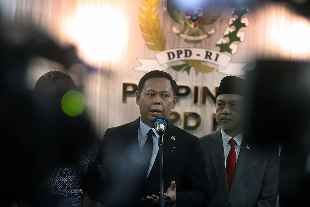 Ketua DPD RI, Sultan Bachtiar Najamudin menerima kehadiran Direktur Jenderal Rosatom State Corporation Alexey Likhachev. (BeritaNasional/Elvis Sendouw)