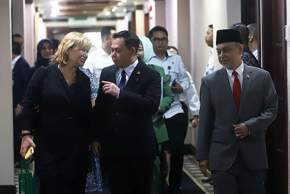 Ketua DPD RI, Sultan Bachtiar Najamudin menerima kehadiran Direktur Jenderal Rosatom State Corporation Alexey Likhachev. (BeritaNasional/Elvis Sendouw)