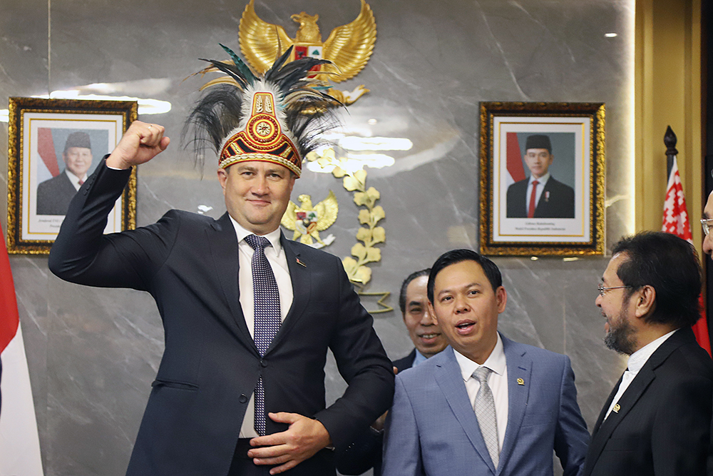 Ketua DPD Terima Kunjungan Menteri Luar Negeri Belarusia Ketua DPD Sultan Baktiar Najamudin menerima kunjungan Menteri Luar Negeri Belarusia Maxim Ryzhenko. (BeritaNasional/Elvis Sendouw)