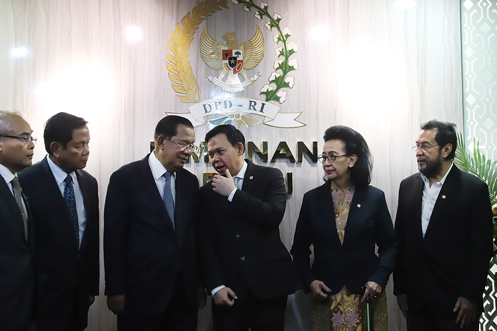 Ketua DPD Terima Kunjungan Presiden Senat Kerajaan Kamboja Ketua DPD Sultan Bachtiar Najamuddin saat menerima kunjungan Presiden Senat Kerajaan Kamboja Samdech Akka Moha Sena Padei Techo Hun Sen. (BeritaNasional/Elvis Sendouw)