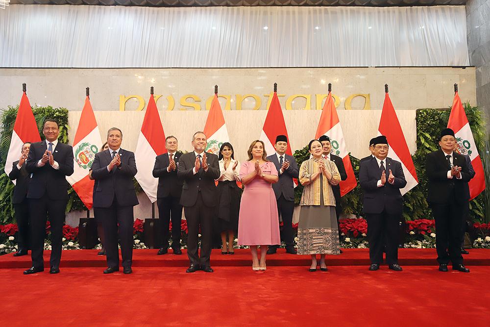 Ketua DPR Puan Maharani Terima Kunjungan Presiden Peru Dina Ercilia Boluarte Zegarra Ketua DPR RI, Puan Maharani menerima kunjungan Presiden Peru Dina Ercilia Boluarte Zegarra. (BeritaNasional/Elvis Sendouw)