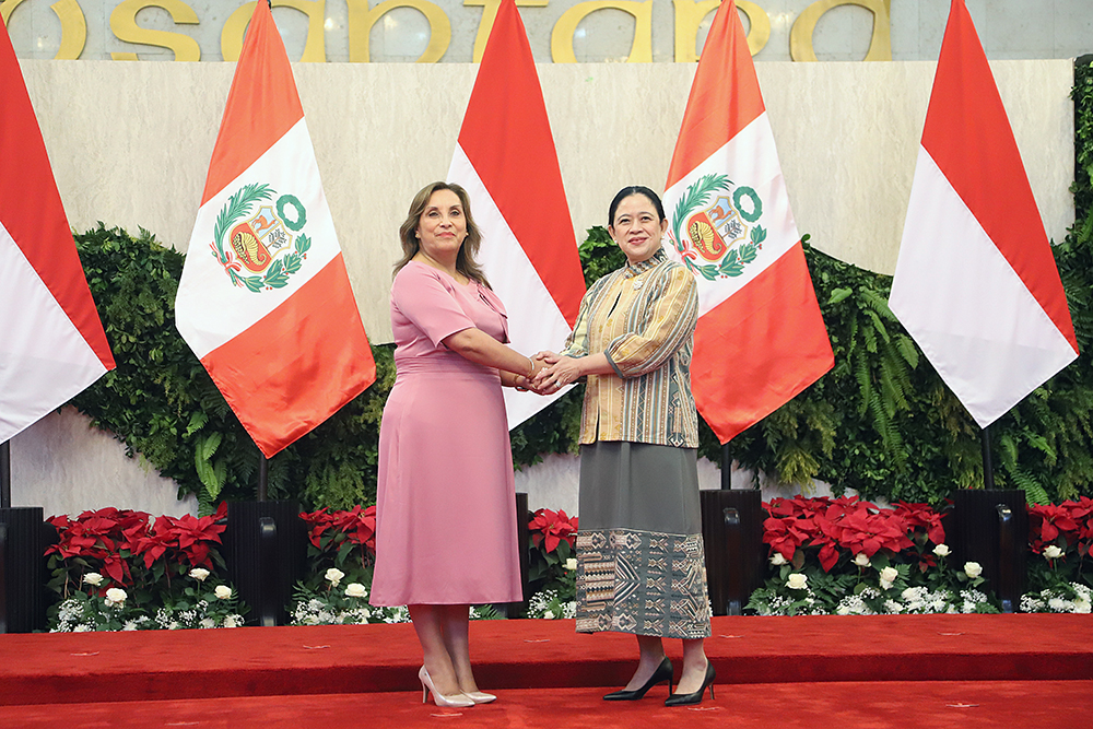 Ketua DPR Puan Maharani Terima Kunjungan Presiden Peru Dina Ercilia Boluarte Zegarra Ketua DPR RI, Puan Maharani menerima kunjungan Presiden Peru Dina Ercilia Boluarte Zegarra. (BeritaNasional/Elvis Sendouw)
