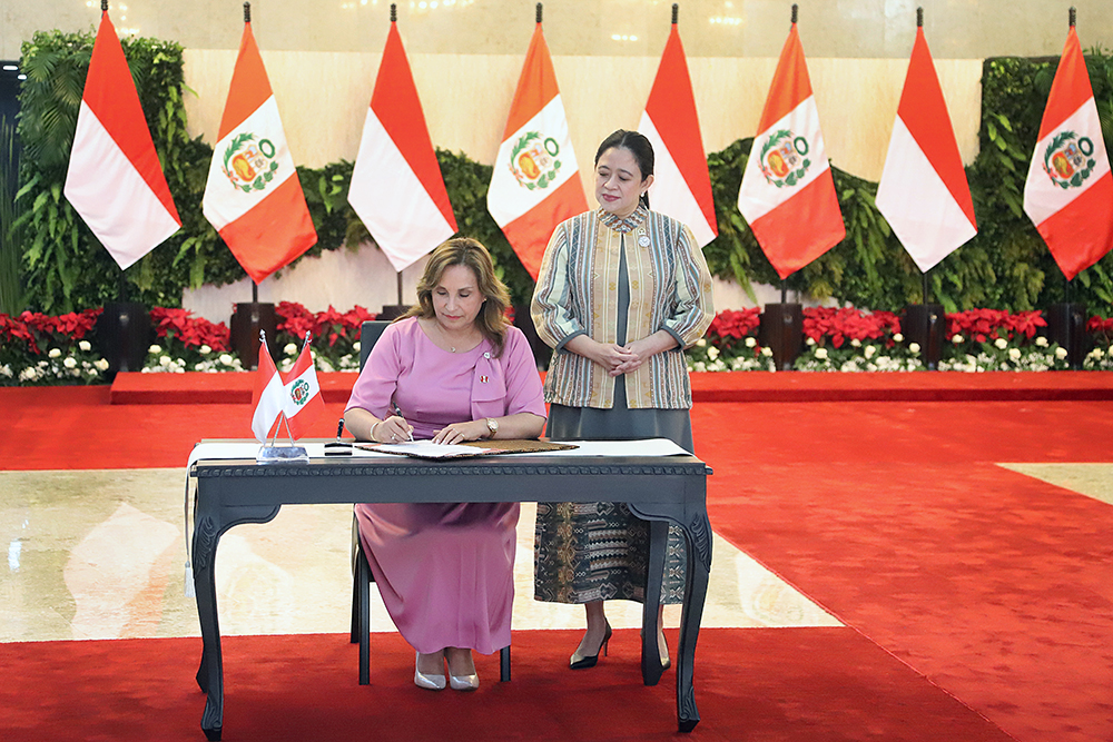 Ketua DPR Puan Maharani Terima Kunjungan Presiden Peru Dina Ercilia Boluarte Zegarra Ketua DPR RI, Puan Maharani menerima kunjungan Presiden Peru Dina Ercilia Boluarte Zegarra. (BeritaNasional/Elvis Sendouw)