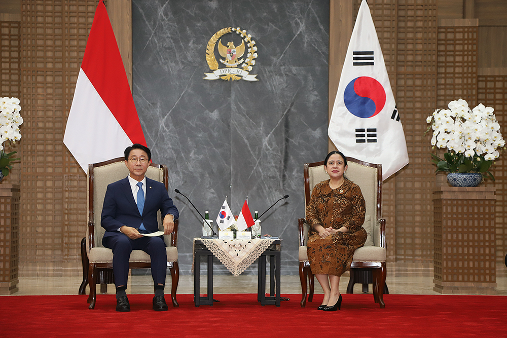 Ketua DPR Terima Kunjungan Utusan Khusus Presiden Korea Selatan Ketua DPR Puan Maharani menerima kunjungan Utusan Khusus Presiden Korea Selatan. (BeritaNasional/Elvis Sendouw)