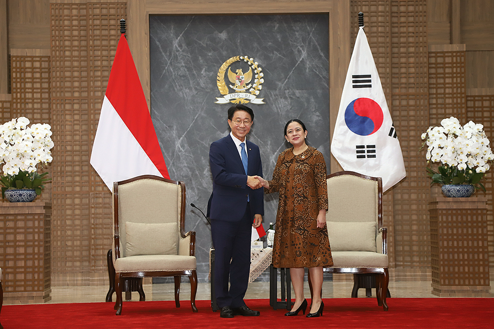 Ketua DPR Terima Kunjungan Utusan Khusus Presiden Korea Selatan Ketua DPR Puan Maharani menerima kunjungan Utusan Khusus Presiden Korea Selatan. (BeritaNasional/Elvis Sendouw)