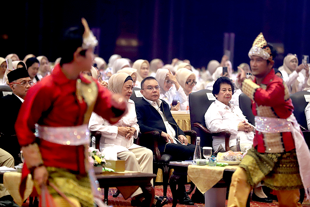 Ketua Harian Partai Gerindra Sufmi Dasco Ahmad Buka Munas PIRA Ketua Harian Partai Gerindra Sufmi Dasco Ahmad membuka Musyawarah Nasional (Munas) Perempuan Indonesia Raya (PIRA). (BeritaNasional/Elvis Sendouw)