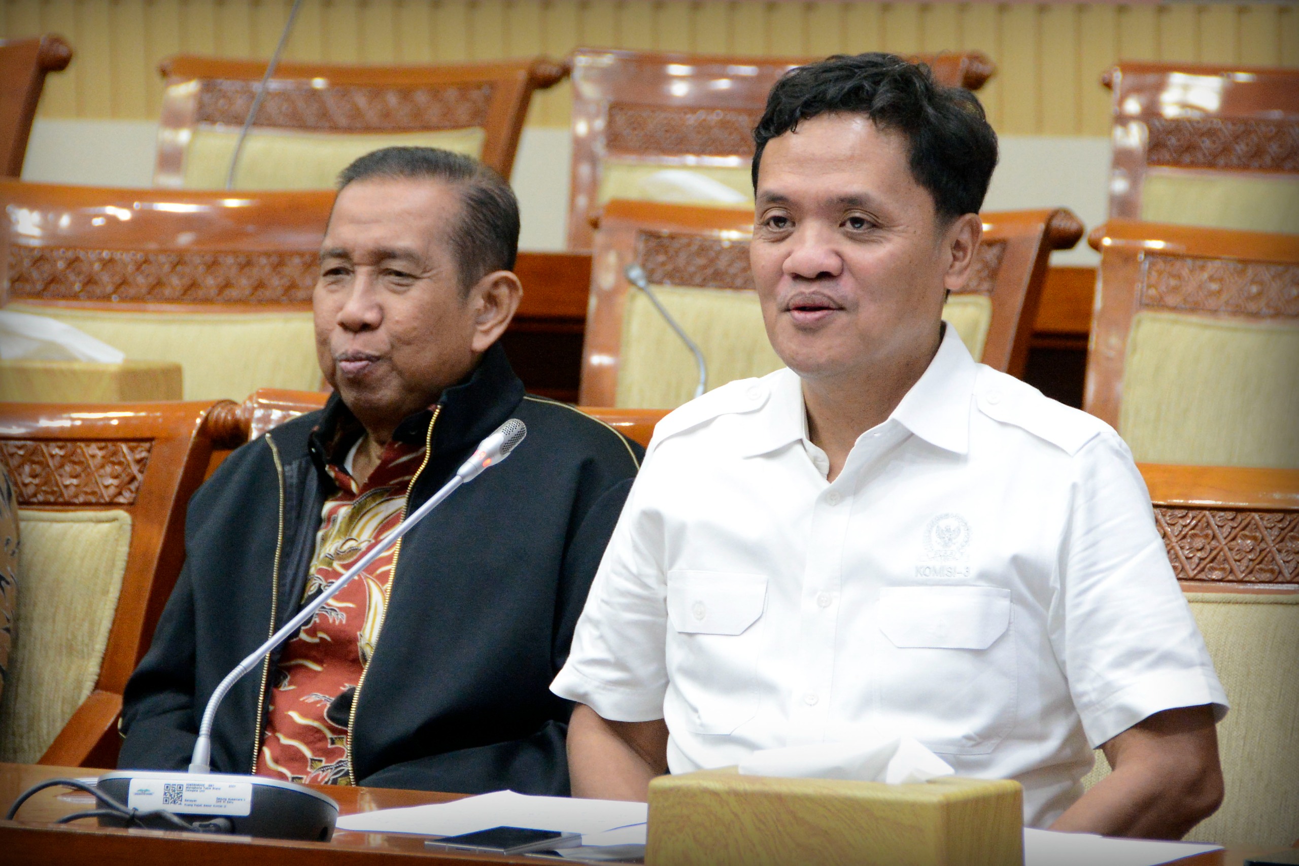 Pimpinan Komisi III saat memberikan keterangan terkait KUHAP. (BeritaNasional/Elvis Sendouw/HO Foto Parlemen)