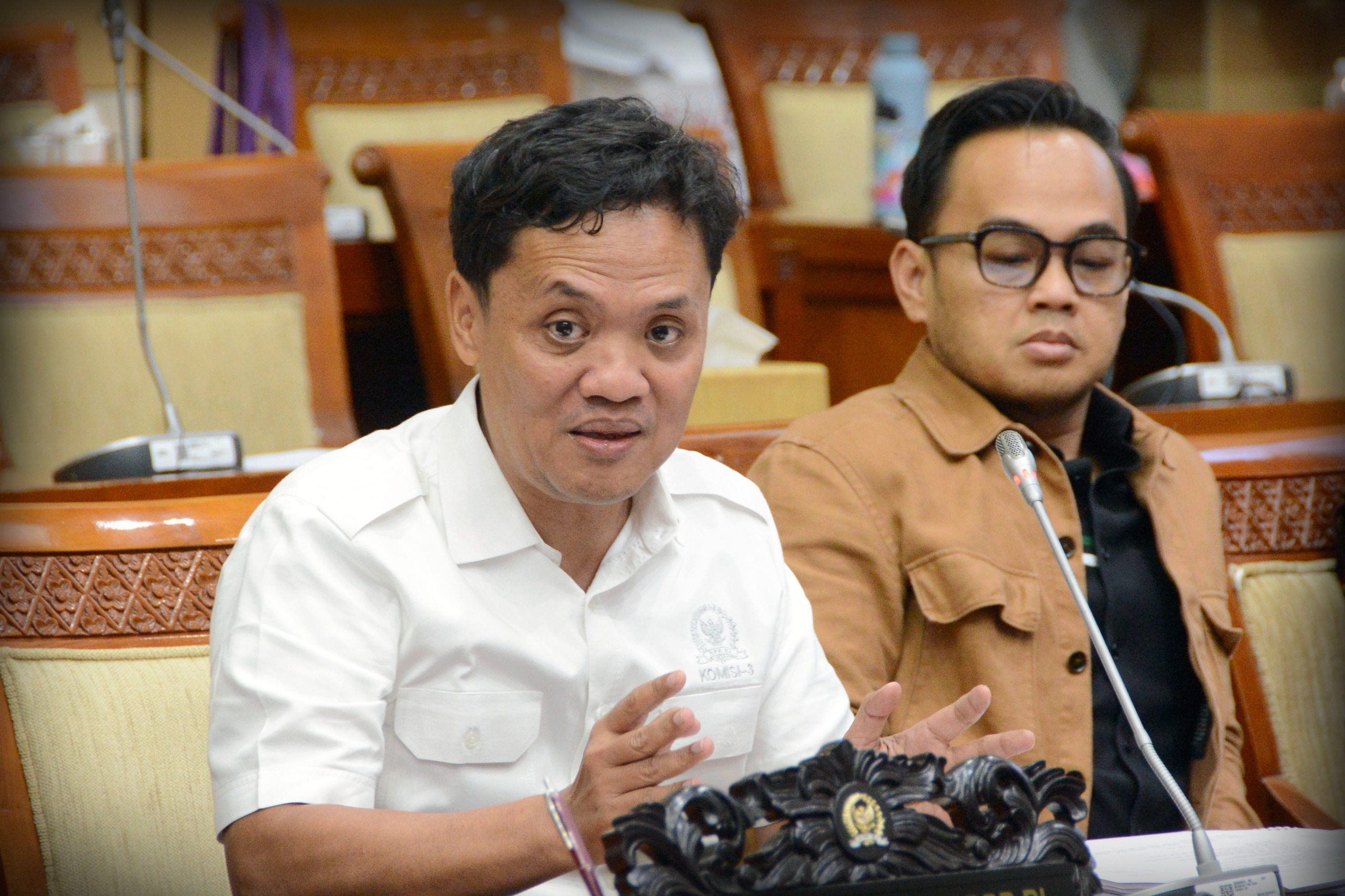 Pimpinan Komisi III saat memberikan keterangan terkait KUHAP. (BeritaNasional/Elvis Sendouw/HO Foto Parlemen)