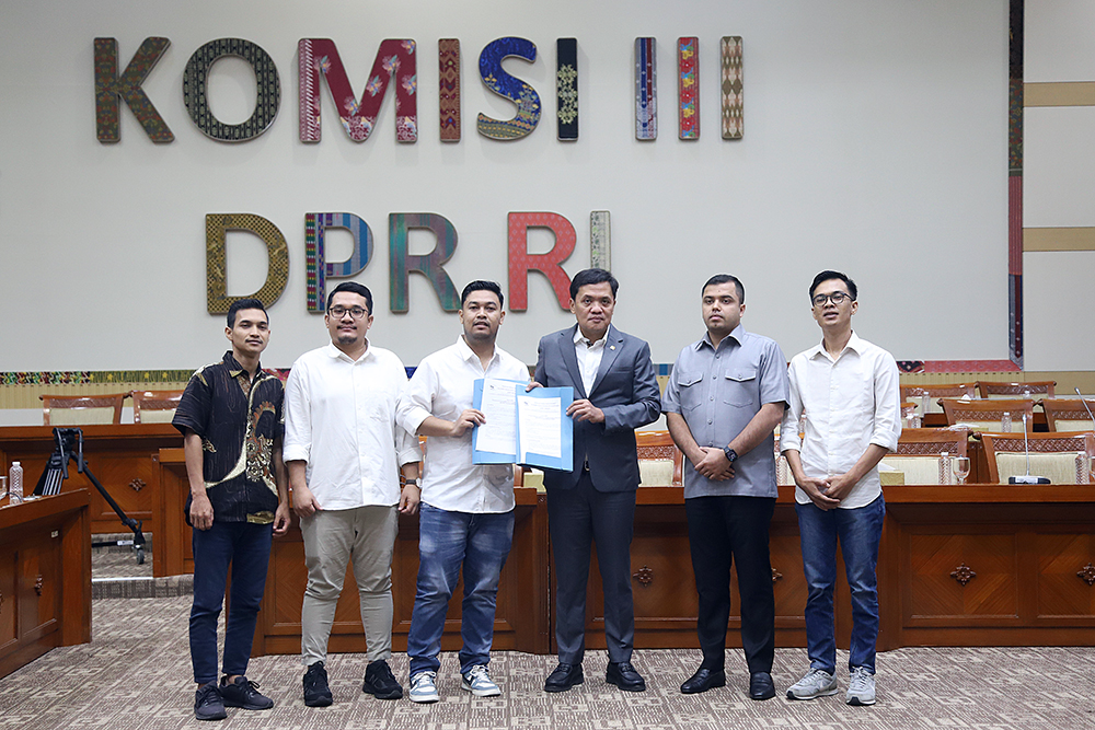 Ketua Komisi III Habiburokhman Terima Audiensi AMAN Bahas KUHAP Ketua Komisi III DPR RI Habiburokhman menerima audiensi Aliansi Mahasiswa Nusantara. (BeritaNasional/Elvis Sendouw)