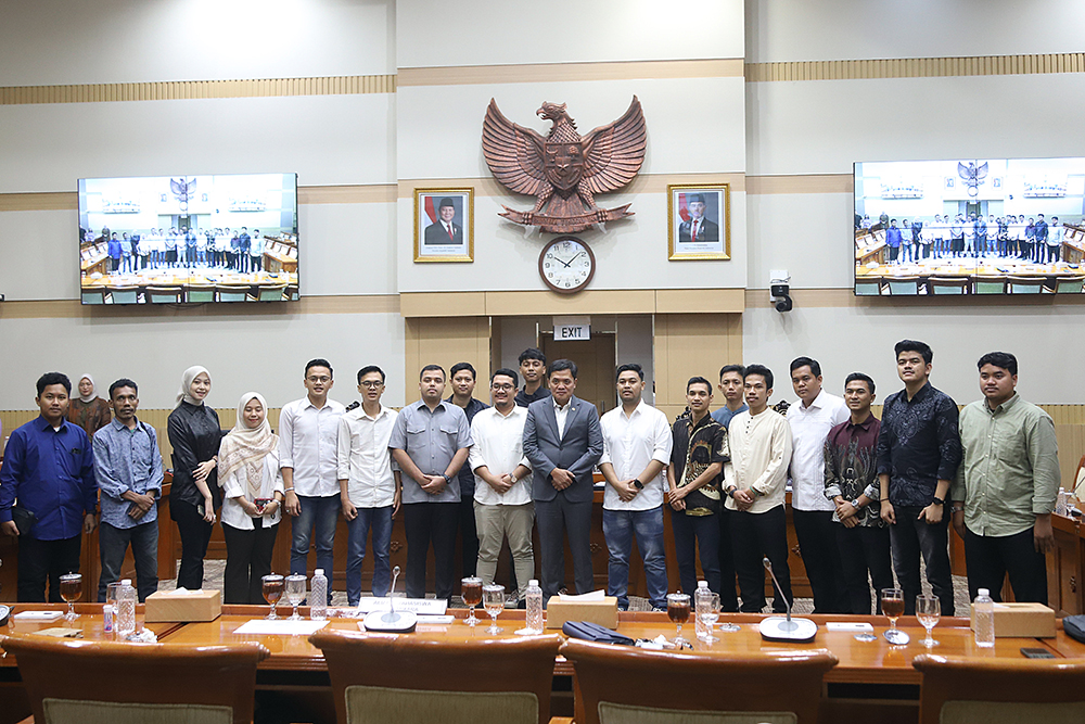 Ketua Komisi III Habiburokhman Terima Audiensi AMAN Bahas KUHAP Ketua Komisi III DPR RI Habiburokhman menerima audiensi Aliansi Mahasiswa Nusantara. (BeritaNasional/Elvis Sendouw)