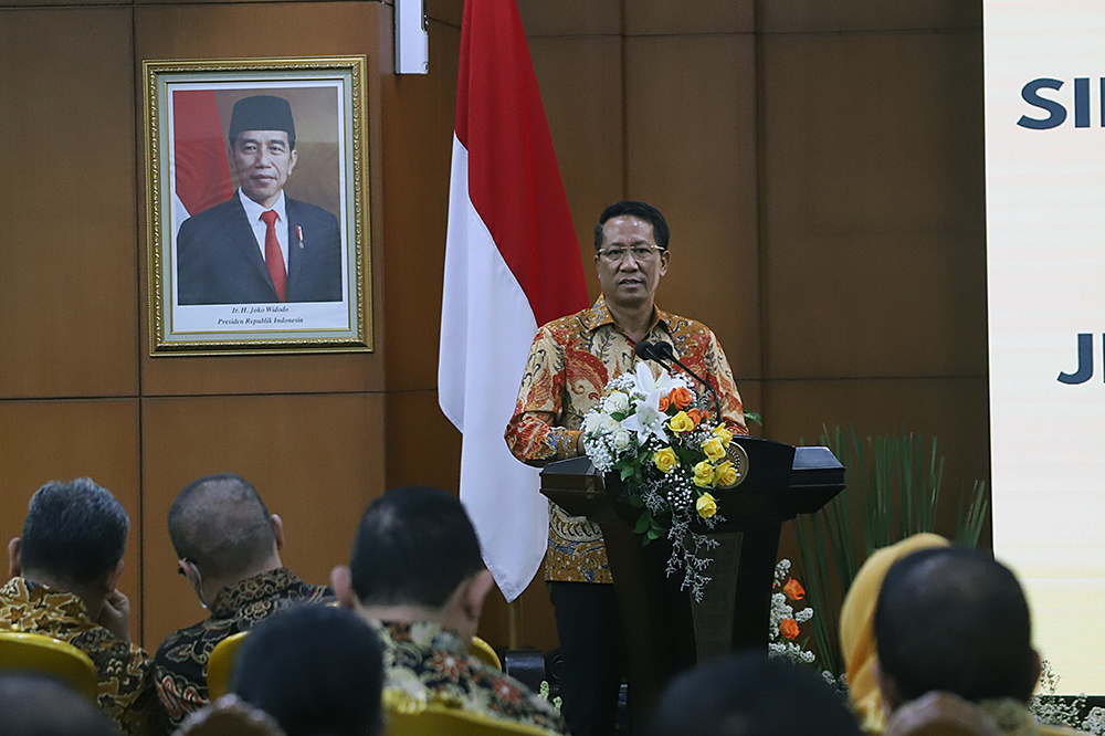 MPR RI beri surat keputusan kapada Keluarga Presiden RI ke-2 Soeharto. (BeritaNasional/Elvis Sendouw)