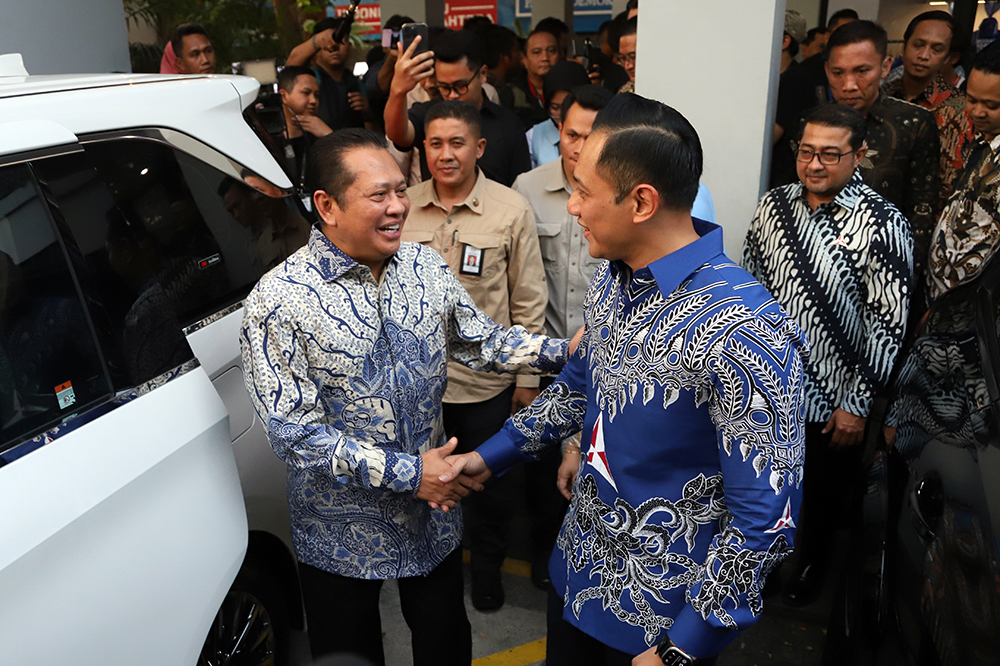 Ketua MPR RI Bambang Soesatyo sambangi Ketum Demokrat AHY. (BeritaNasional/Elvis Sendouw)