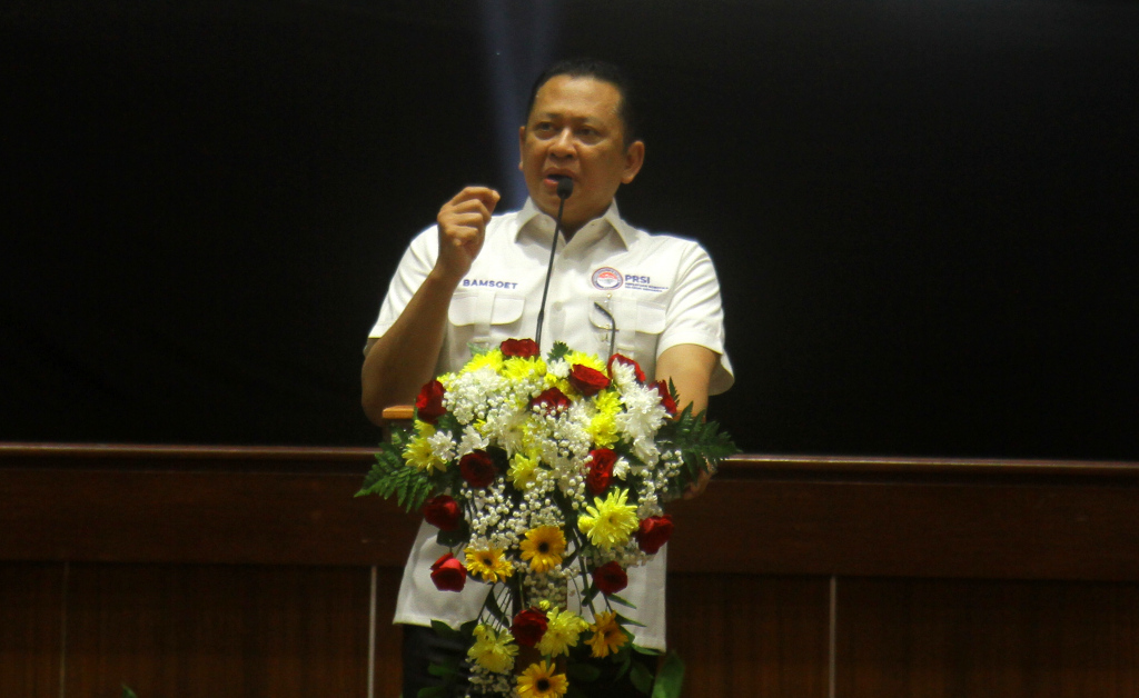 Ketua MPR RI, Bambang Soesatyo membuka  Turnamen Robotik Indonesia 2024 di GOR Padepokan silat TMII, Jakarta, Jumat (17/5/2024).(BeritaNasional Com/Oke Atmaja)