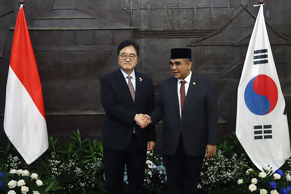 Ketua MPR, Ahmad Muzani menerima kunjungan Ketua Majelis Nasional Korea Selatan, Woo Won-shik. (BeritaNasional/Elvis Sendouw)