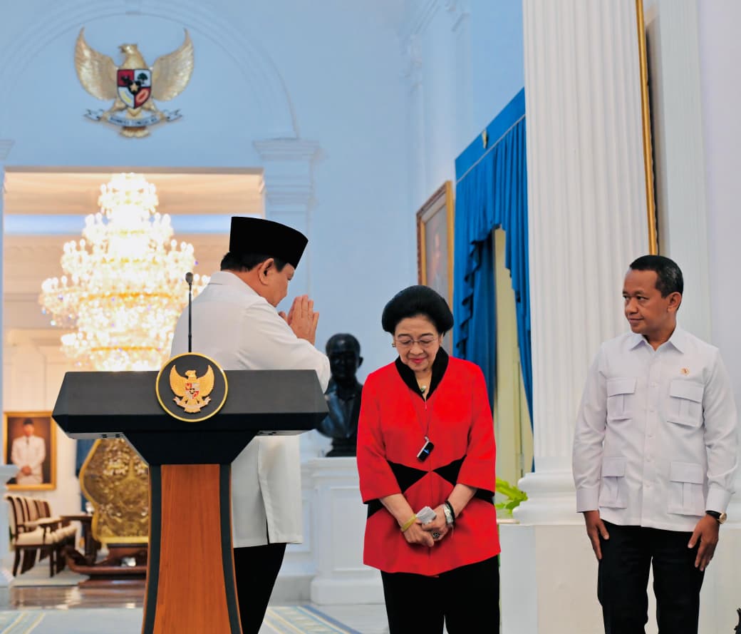 Ketum Parpol Dampingi Prabowo Beri Keterangan Pers di Istana Presiden Prabowo Subianto didampingi Ketua MPR Ahmad Muzani (kiri) dan Ketua Umum PDIP sekaligus Presiden ke-5 RI Megawati Soekarnoputri menyampaikan keterangan pers di Istana Merdeka, Jakarta, Minggu (31/8/2025). (Biropers)