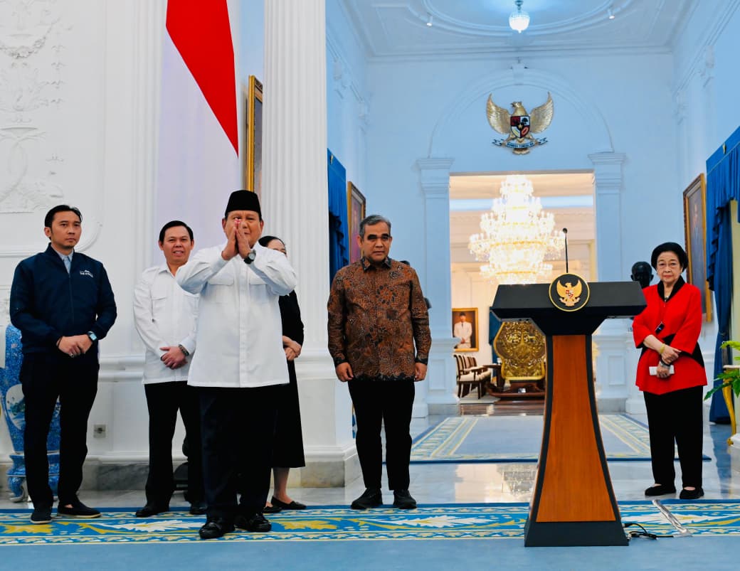 Ketum Parpol Dampingi Prabowo Beri Keterangan Pers di Istana Presiden Prabowo Subianto didampingi Ketua MPR Ahmad Muzani (kiri) dan Ketua Umum PDIP sekaligus Presiden ke-5 RI Megawati Soekarnoputri menyampaikan keterangan pers di Istana Merdeka, Jakarta, Minggu (31/8/2025). (Biropers)