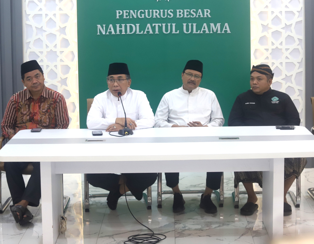 Ketua Umum PBNU Yahya Cholil Staquf memberikan keterangan pers di Gedung PBNU, Kramat, Jakarta Pusat, Selasa (16/7/2024). (Berita nasional.com/Oke Atmaja)