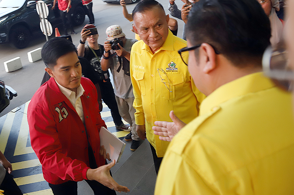 Ketum PSI Kaesang Pangarep bersama pengurus PSI sambangi markas Golkar. (BeritaNasional/Elvis Sendouw)