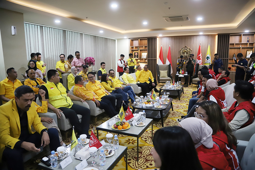 Ketum PSI Kaesang Pangarep bersama pengurus PSI sambangi markas Golkar. (BeritaNasional/Elvis Sendouw)