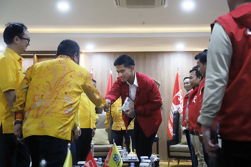 Ketum PSI Kaesang Pangarep bersama pengurus PSI sambangi markas Golkar. (BeritaNasional/Elvis Sendouw)