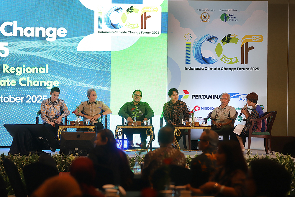 Kolaborasi MPR Bersama Emil Salim Institute Atasi Krisis Iklim Global di ICCF ke 3 MPR RI bersama Emil Salim Institute (ESI) menyelenggarakan Indonesia MPR bersamaClimate Change Forum (ICCF) ke-3 di Jakarta. (BeritaNasional/Elvis Sendouw)