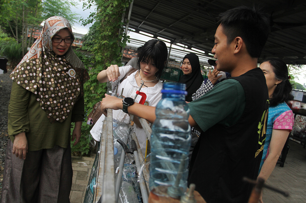 Menyambut Hari Peduli Sampah Nasional, Smartfren menyelenggarakan inisiatif pengelolaan sampah berkelanjutan berupa workshop khusus untuk pegiat lingkungan. (BeritaNasional/Elvis Sendouw/HO Smartfren)