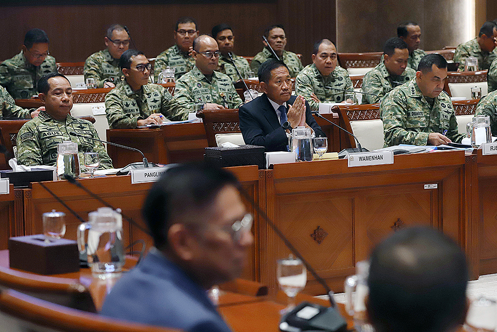 Rapat kerja Komisi I bersama Kemenhan dan TNI bahas aporan keuangan Kementerian Pertahanan Tahun Anggaran 2025. (BeritaNasional/Elvis Sendouw)