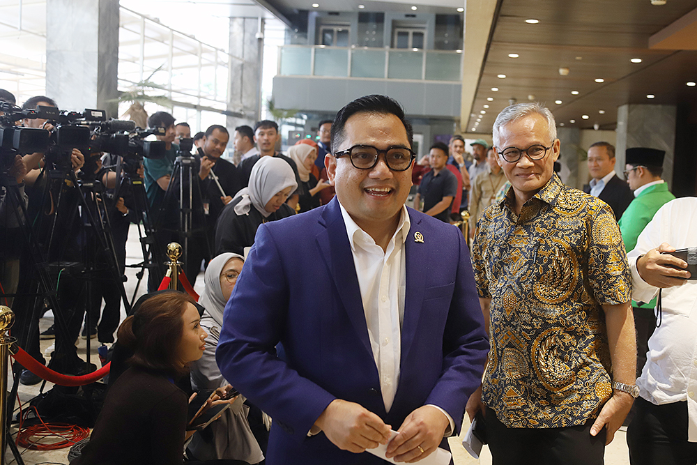 Pimpinan komisi II saat memberikan keterangan kepada wartawan terkati uji kelayakan dan kepatutan terhadap calon anggota Ombudsman RI periode 2026–2031. (BeritaNasional/Elvis Sendouw)