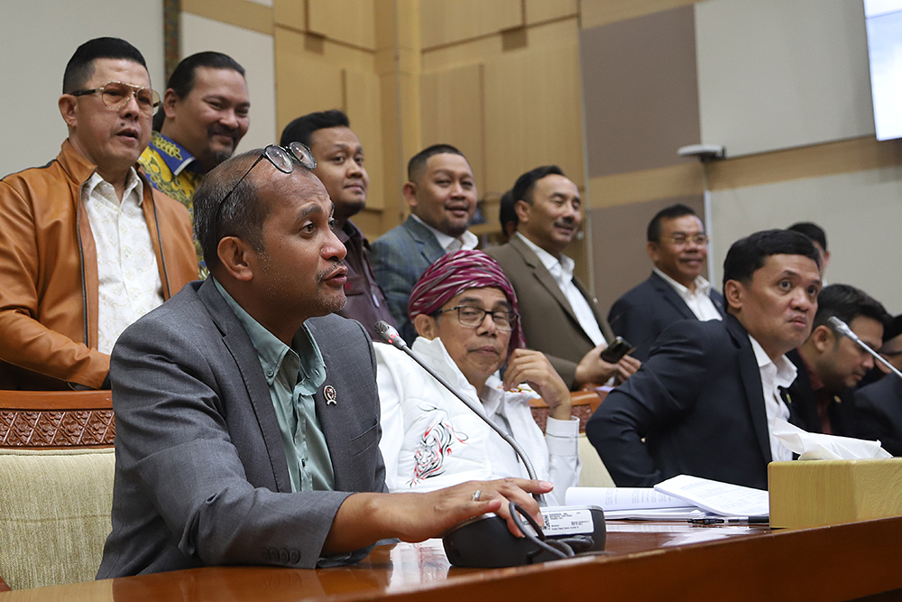 Komisi III memberi keterangan kepada wartawan terkait KUHAP. (BeritaNasional/Elvis Sendouw)