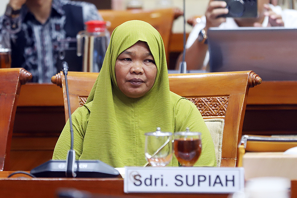 Ketua Komisi III DPR Habiburokhman menghadirkan Supiah dan Hartono yang dituding melakukan penimbunan BBM subsidi jenis Pertalite. (BeritaNasional/Elvis Sendouw)