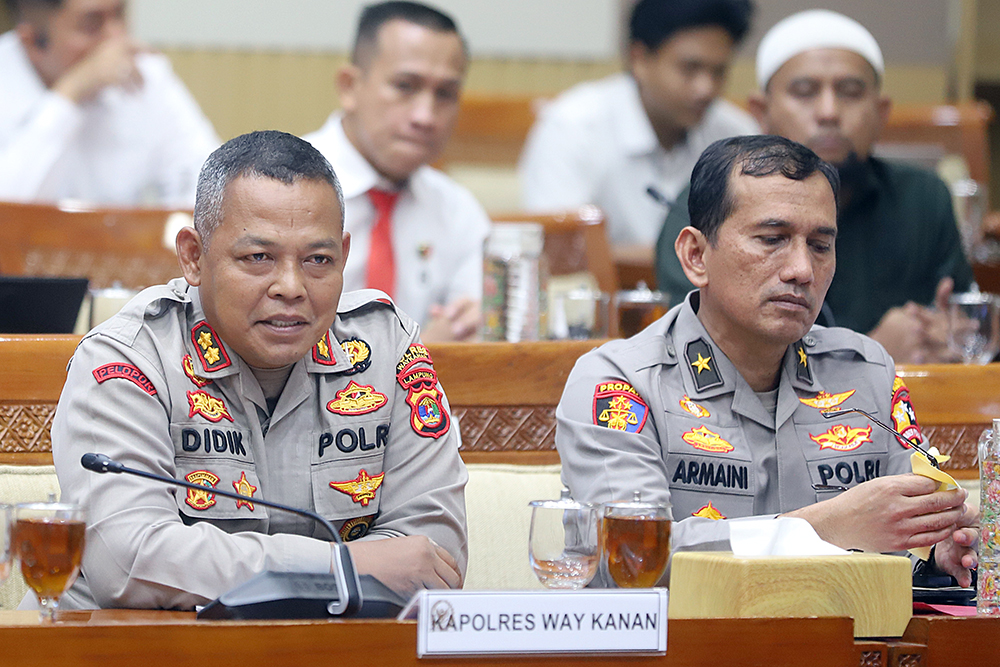 Ketua Komisi III DPR Habiburokhman menghadirkan Supiah dan Hartono yang dituding melakukan penimbunan BBM subsidi jenis Pertalite. (BeritaNasional/Elvis Sendouw)