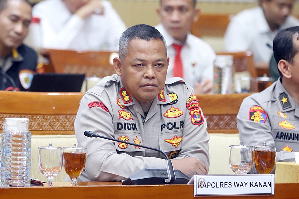 Ketua Komisi III DPR Habiburokhman menghadirkan Supiah dan Hartono yang dituding melakukan penimbunan BBM subsidi jenis Pertalite. (BeritaNasional/Elvis Sendouw)