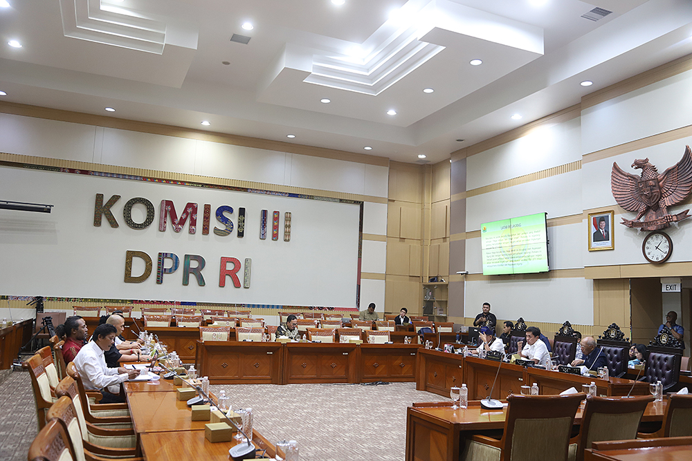 RDPU Komisi III bersama Perwakilan Pekerja PHK Sepihak PT. Freeport Indonesia dan Ketua Dewan Pimpinan Daerah Bangka Induk Perpat Babel. (BeritaNasional/Elvis Sendouw)