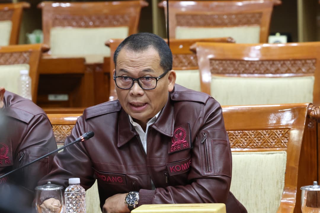 Ketua Komisi III DPR RI Habiburokhman bersama anggota Komisi III memberikan keterangan kepada wartawan terkait dugaan korupsi Jampidsus Kejaksaan Agung. (BeritaNasional/Elvis Sendouw)
