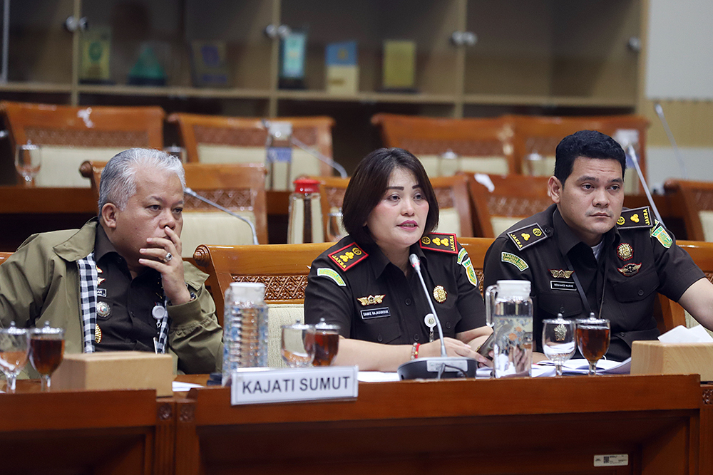 Komisi III DPR RI menggelar rapat dengan Kejaksaan Negeri Karo, Komisi Kejaksaan, dan Amsal Sitepu, untuk membahas polemik kasus  videografer Amsal Sitepu. (BeritaNasional/Elvis Sendouw)