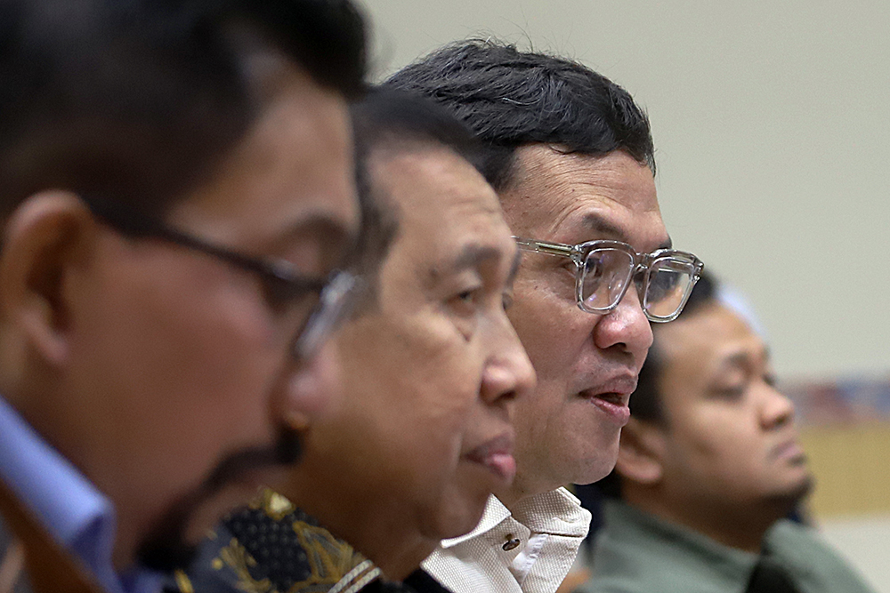 Komisi III DPR meneberikan keterangan kepada wartawan terkait penyiraman air keras terhadap Wakil Koordinator KontraS Andrie Yunus. (BeritaNasional/Elvis Sendouw)
