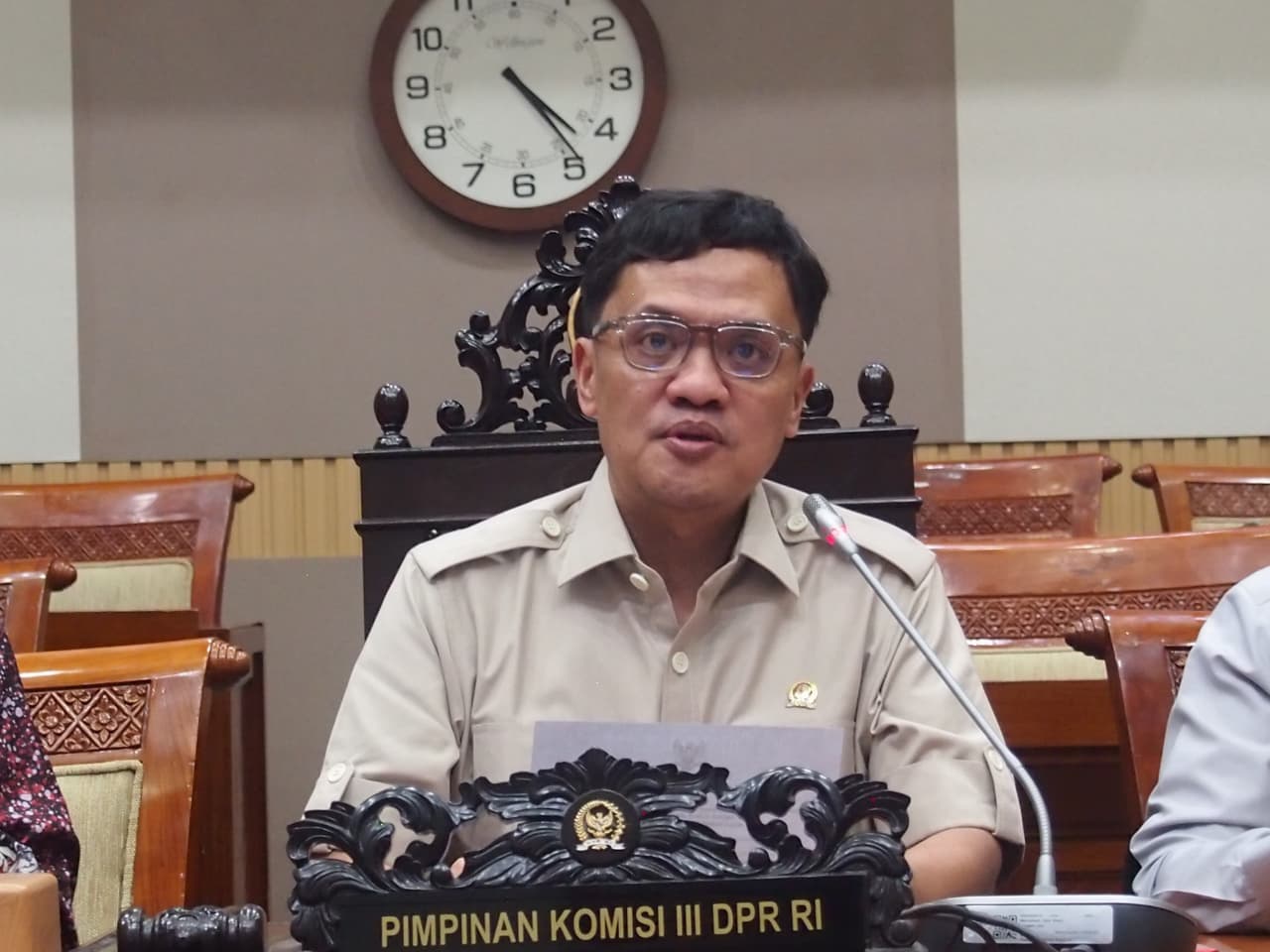 Komisi III menyampaikan pernyataan terkait penyiraman air keras yang menimpa aktivis KontraS Andrie Yunus. (BeritaNasional/Elvis Sendouw)