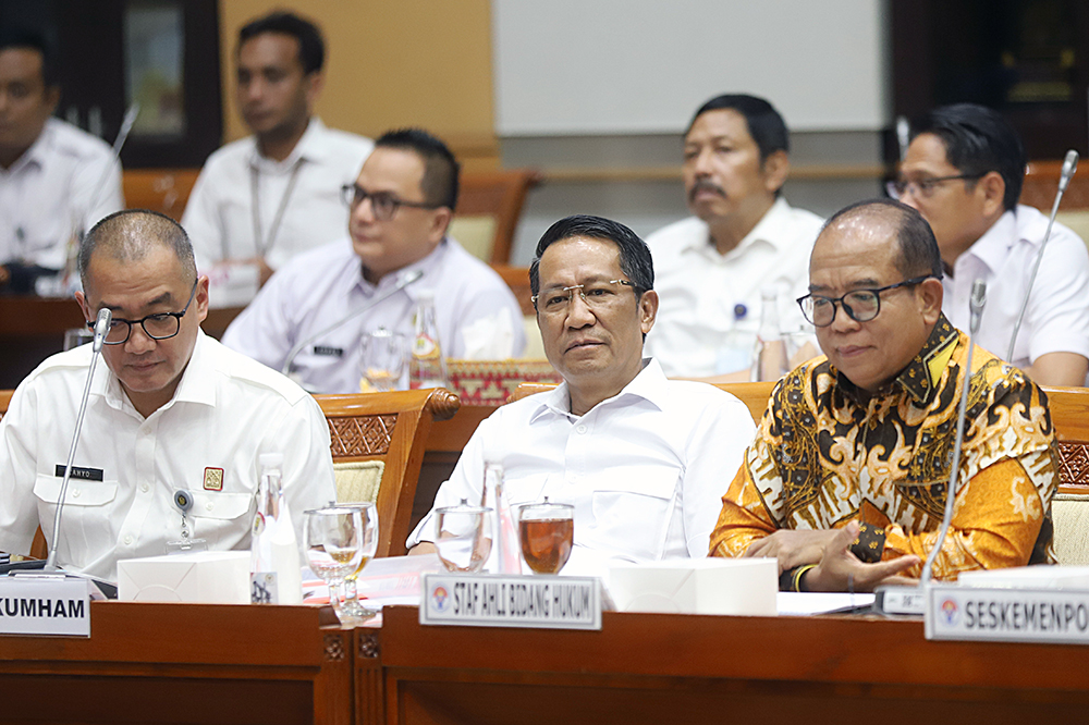 Rapat kerja komisi III bersama Menkumham dan Menpora bahas naturalisasi 2 pemain sepak bola. (BeritaNasional/Elvis Sendouw)